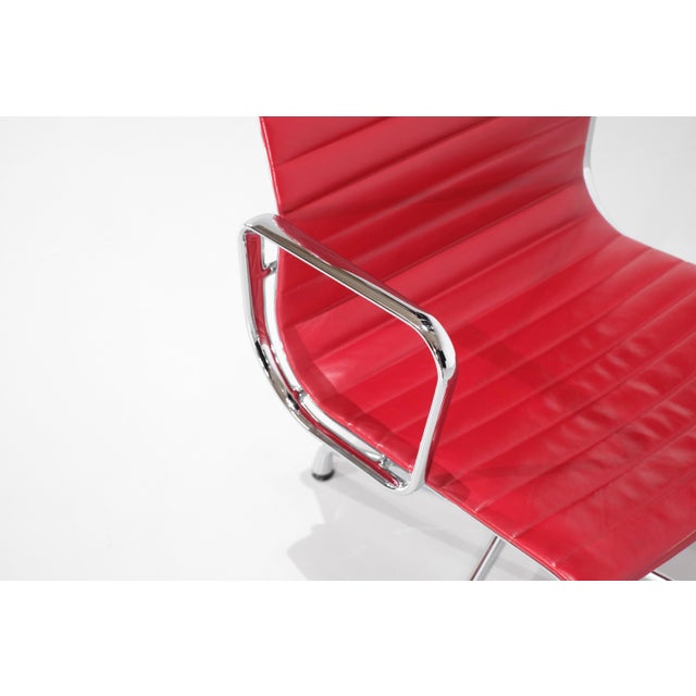 EA 108 Armchair in Red Leather by Charles Ray Eames for Vitra, USA, 1969 For Sale - Image 11 of 18