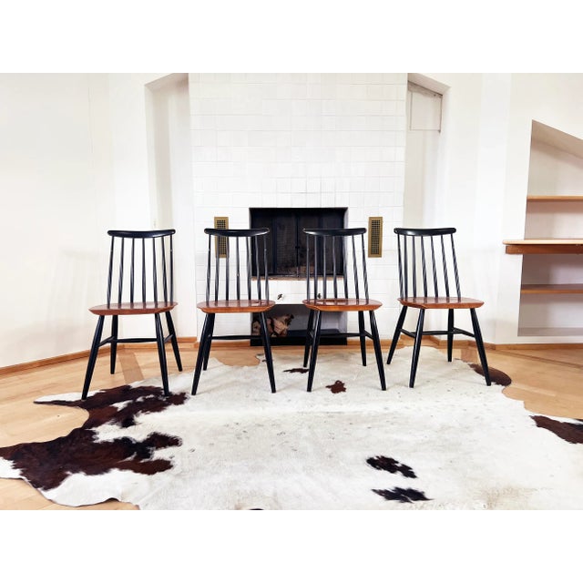 Mid-Century Modern Set of 4 Scandinavian Fannet Spindle Dining Chairs by Ilmari Tapiovaara, Curved Teak Seats, 1960s - 4 Pcs For Sale - Image 3 of 10