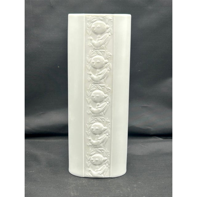 Bjorn Wiinblad 1960s MCM Bjørn Wiinblad “Papagena” Relief Vase for Rosenthal Studio-Linie For Sale - Image 4 of 9