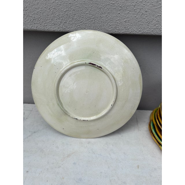 19th Century Large English Majolica Leaves & Blue Flowers Plate For Sale - Image 4 of 4