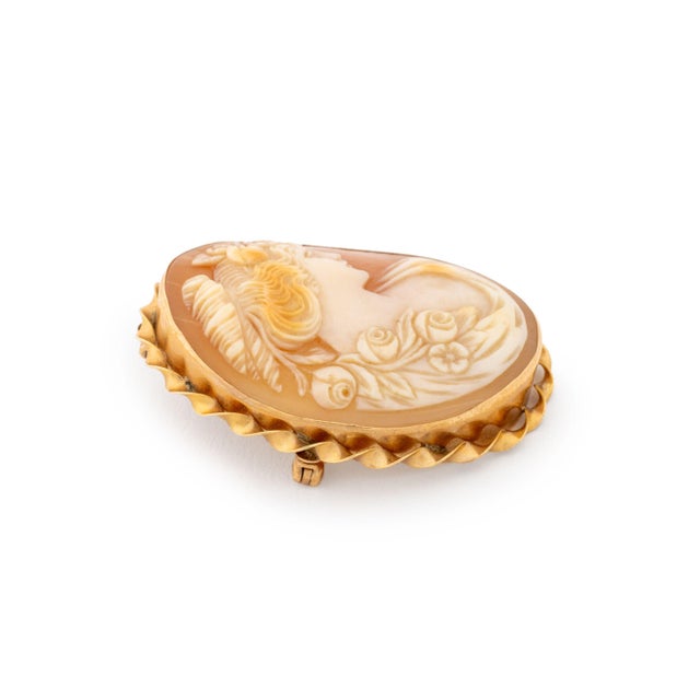 Vintage Carved Shell Cameo and 14k Gold Brooch Pendant For Sale - Image 4 of 6