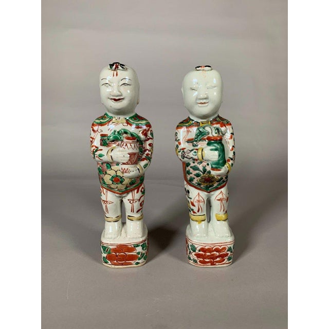Pair of Hoho Brothers Figurines, Kangxi Period, 18th Century, China, Famille Verte For Sale