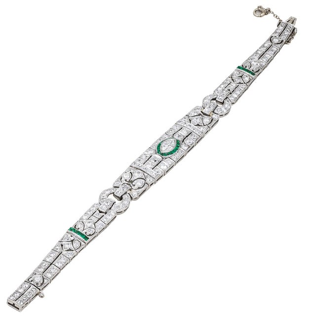 Art Deco Early 20th Century Art Deco Platinum Bracelet With Diamonds and Emeralds For Sale - Image 3 of 4