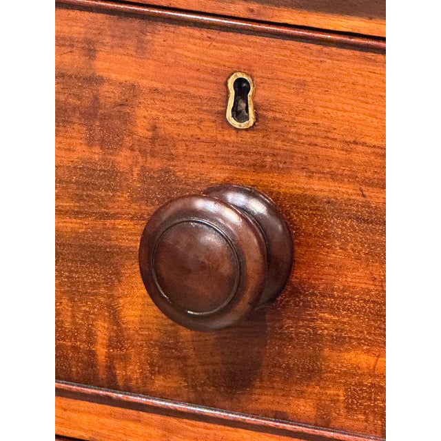 This 19th century English chest of drawers features a straight front silhouette with beautifully figured mahogany. It's...