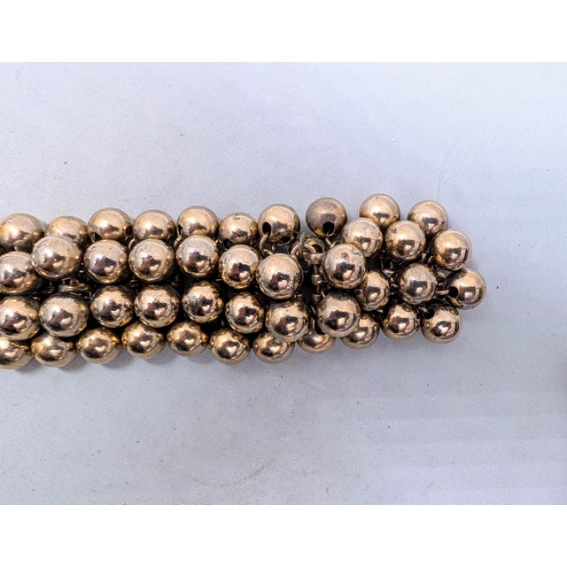 Vintage 1960s Signed Napier Goldtone Machined Balls Charm Bracelet For Sale In Philadelphia - Image 6 of 8