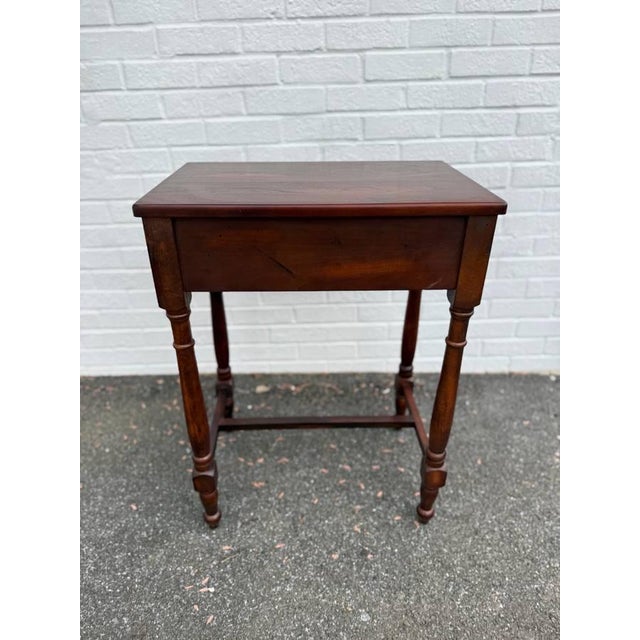 Pair of Vintage Sheraton Style 1 Drawer Side Tables by Bombay Co. For Sale - Image 18 of 18