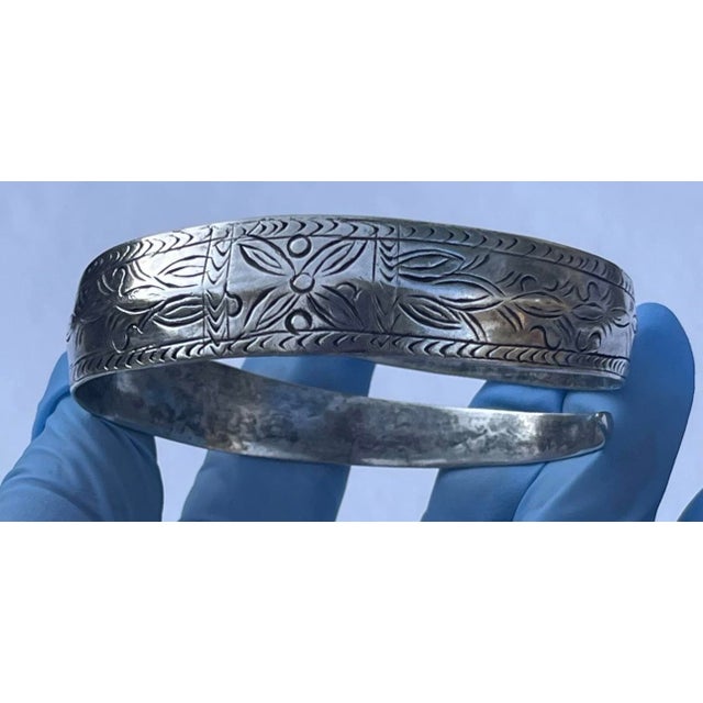 1980s Hmong Hill Tribe Sterling Silver Double Wrap Cuff, Unisex For Sale In New York - Image 6 of 12