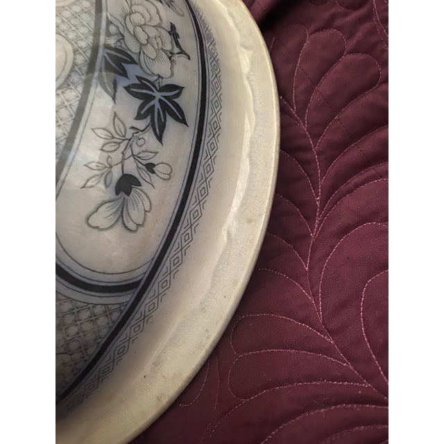 Ceramic Antique Japanese Imari Ware Round Bowl With Floral Motifs and Scalloped Rim. For Sale - Image 7 of 12