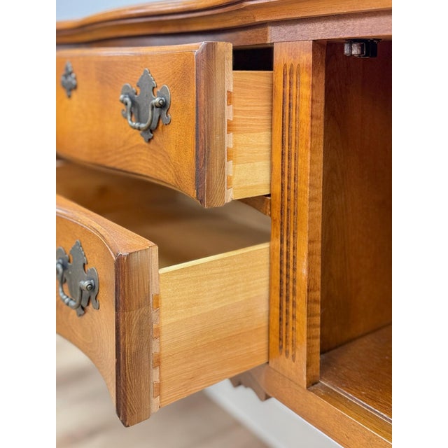 Vintage Buffet Pennsylvania House Walnut Traditional Sideboard Server Dovetail For Sale - Image 15 of 16