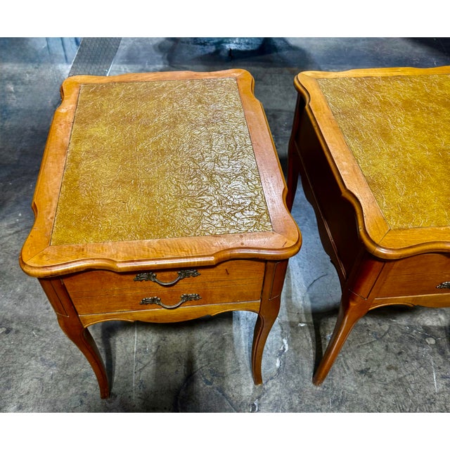 French Provincial Mid 20th Century Hammary French Provincial Side Tables For Sale - Image 3 of 12