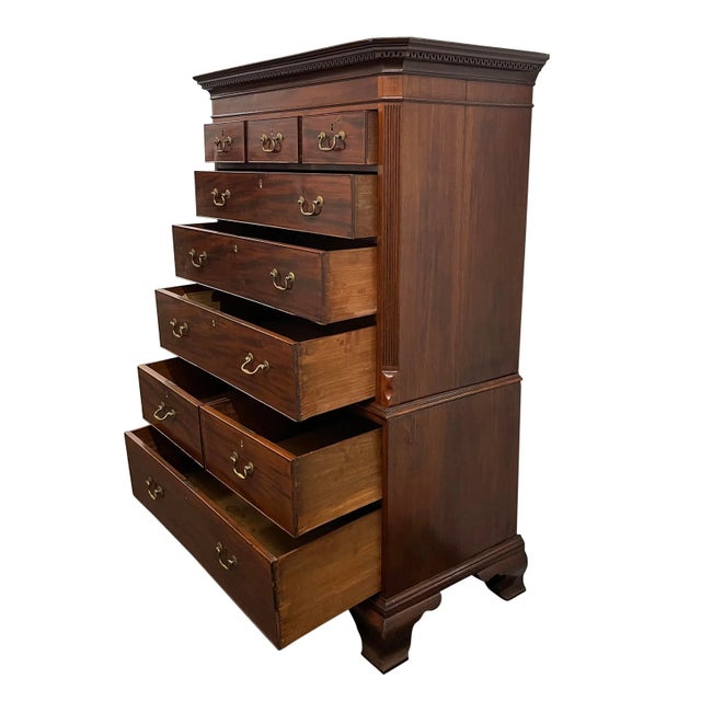 English George III Mahogany Chest on Chest For Sale In Chicago - Image 6 of 13