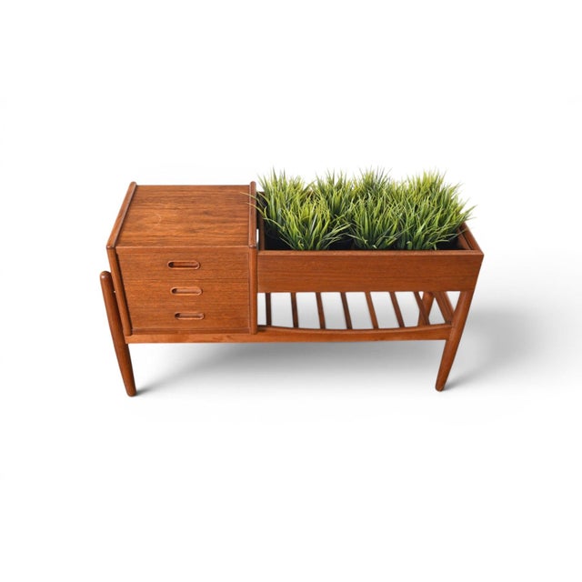 Mid 20th Century Arne Wahl Iversen Model 36 Planter / Hallway Chest in Teak #2 For Sale - Image 15 of 18