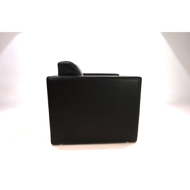 This Studio Line lounge chair by Jürgen Lange, designed for Walter Knoll in the 70s, is in excellent condition. The high-...