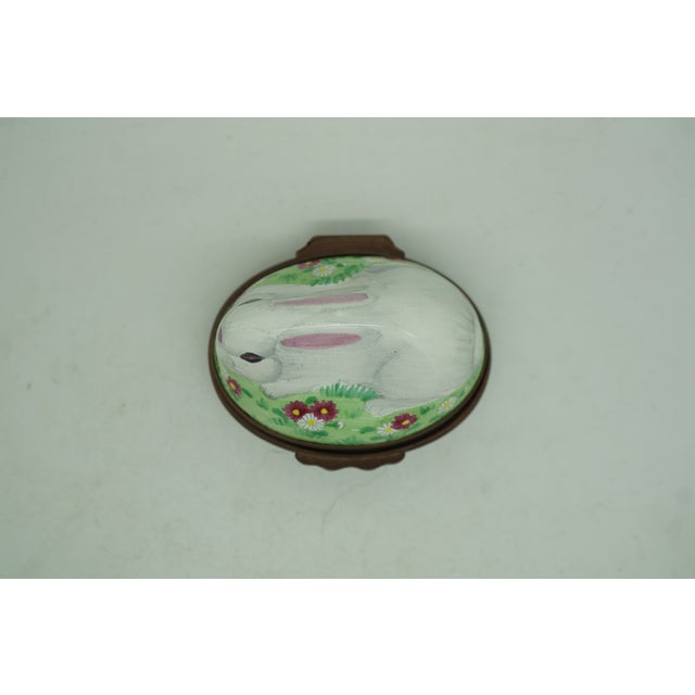 White 1970s England Halcyon Days Enamel Bonbonniere Bunny Rabbit Trinket Box 2" For Sale - Image 8 of 13