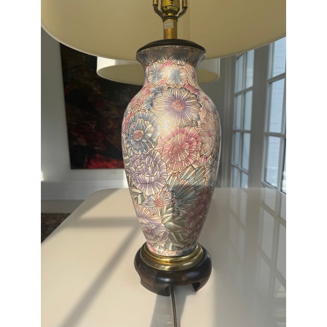 Frederick Cooper Vintage Frederick Cooper Chicago Hand-Painted Floral Porcelain Table Lamps – Pair For Sale - Image 4 of 7