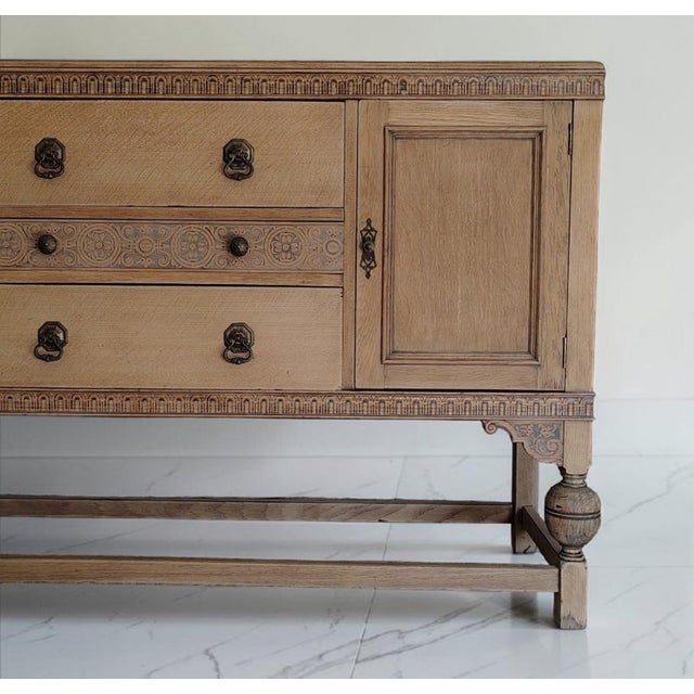 1940s Early 1900s Natural Tiger Oak Sideboard With Carved Detailing For Sale - Image 5 of 10