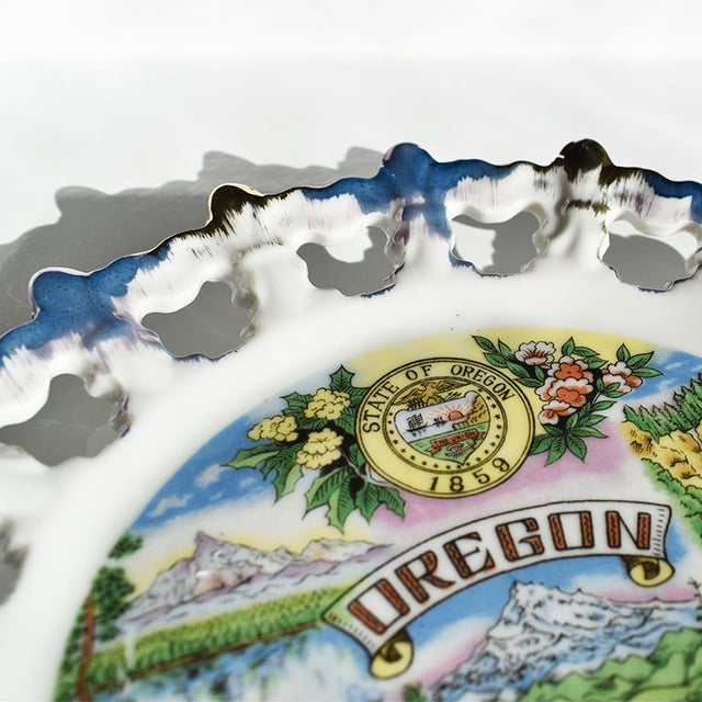 Mid 20th Century Round Ceramic Decorative Oregon Souvenir Tourist Plate For Sale - Image 5 of 10