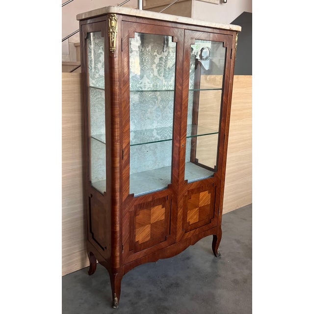 Wood Late 19th Century Louis XVI Style Showcase Vitrine in Walnut with Geometrical Marquetry For Sale - Image 7 of 18