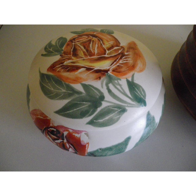 1950s Trinket Tray in Porcelain with Hand-Painted Decoration and Copper Alloy from Vallauris, 1950s, Set of 2 For Sale - Image 5 of 10