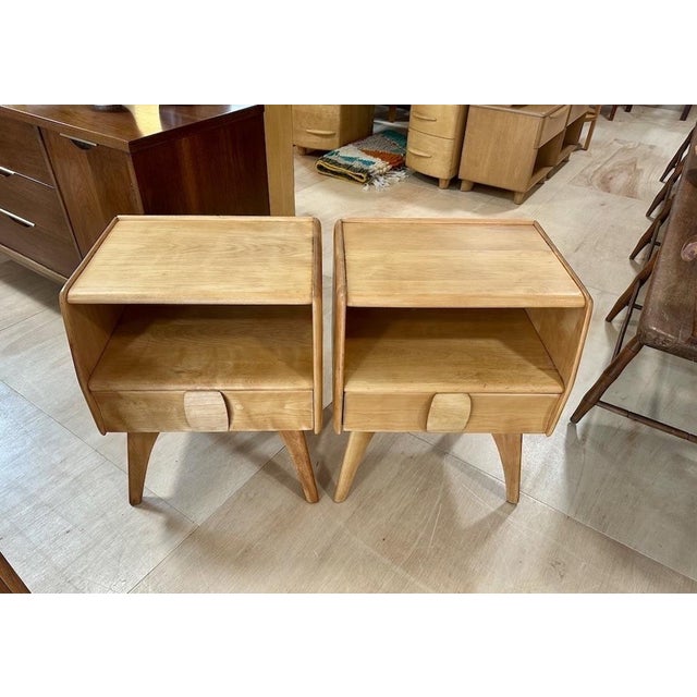 Great pair of Vintage nightstands by Heywood Wakefield Co from their 'Kohinoor' Collection. Model M148. Produced from...