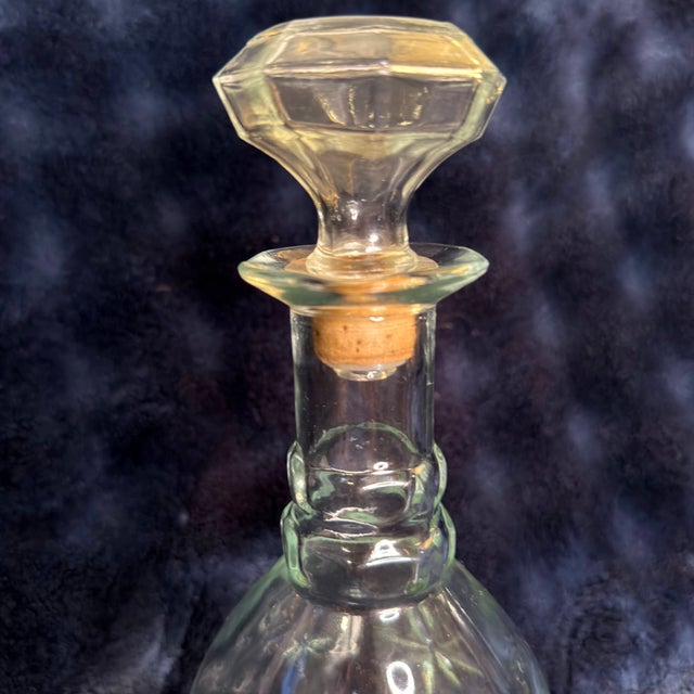 1970s Mid-Century Modern Atomic Starburst Glass Decanter With Faceted Stopper - Transitional Metric Era For Sale - Image 11 of 16