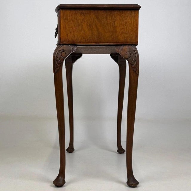 Antique Early 20th Century English Edwardian Figured Walnut Side Table For Sale - Image 3 of 12