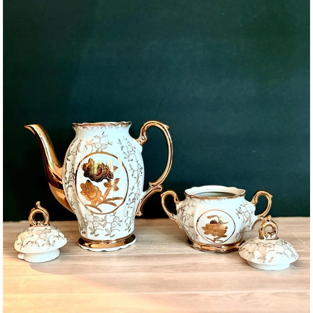Elegant vintage teapot and sugar bowl set, made in Japan in the 1960s. Crafted from fine porcelain, the set features a...
