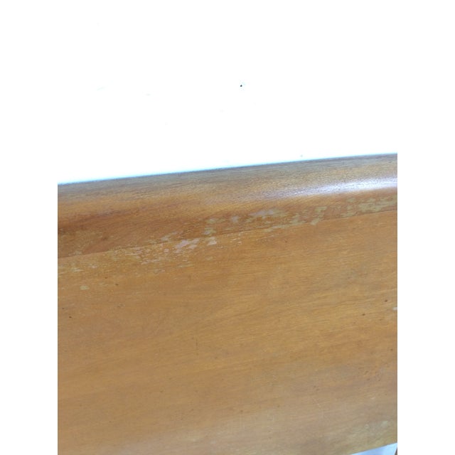 This mid century modern full size headboard by Heywood Wakefield features hardwood construction, original champagne...