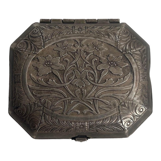 1930s Art Nouveau Silver Plated Compact Woodworth For Sale