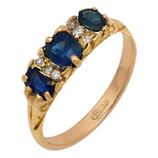 Late 19th Century Victorian Sapphire 18k Yellow Gold 3 Stone Ring, Size 12.5 For Sale
