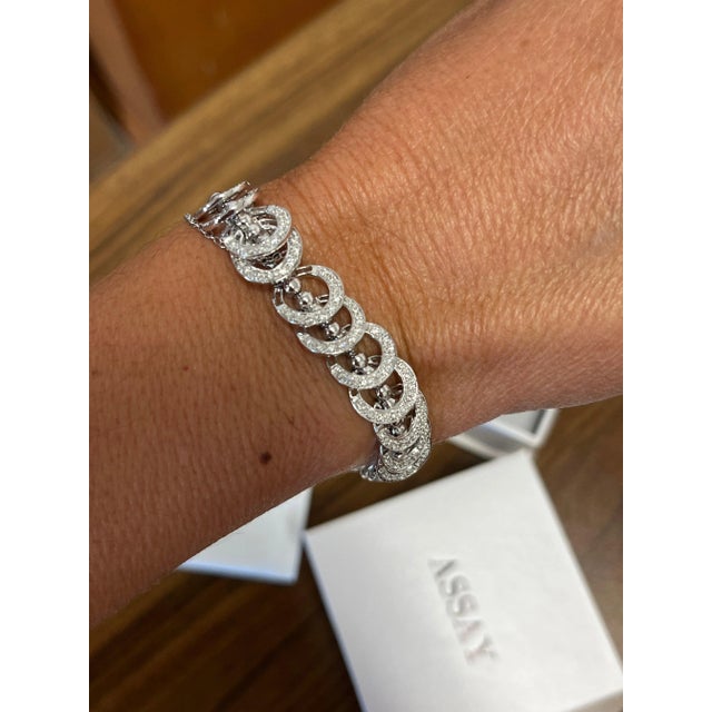 Metal 3.50CT TW Natural Diamond Connecting Circles Link 18K Gold Bracelet For Sale - Image 7 of 8