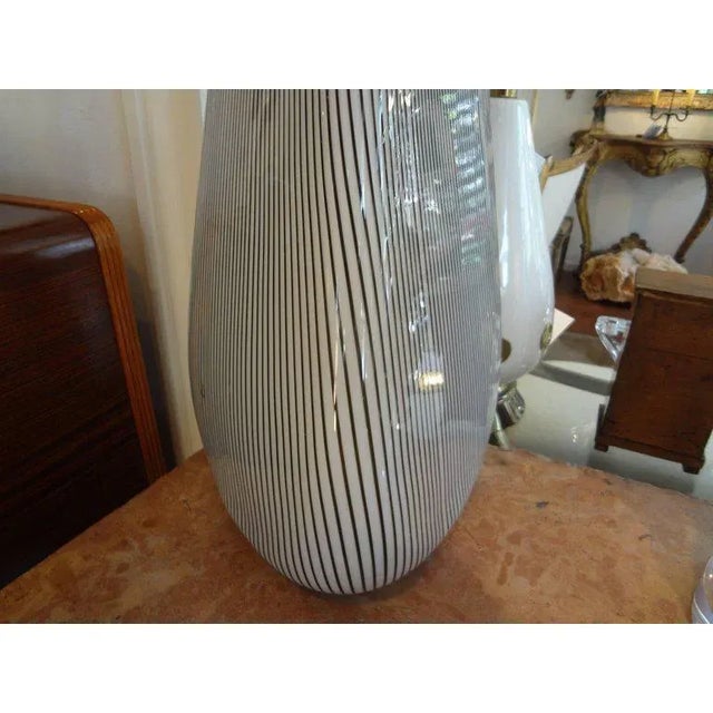 Glass Pair of White Pin Stripe Murano Glass Lamps by Vetri For Sale - Image 7 of 12