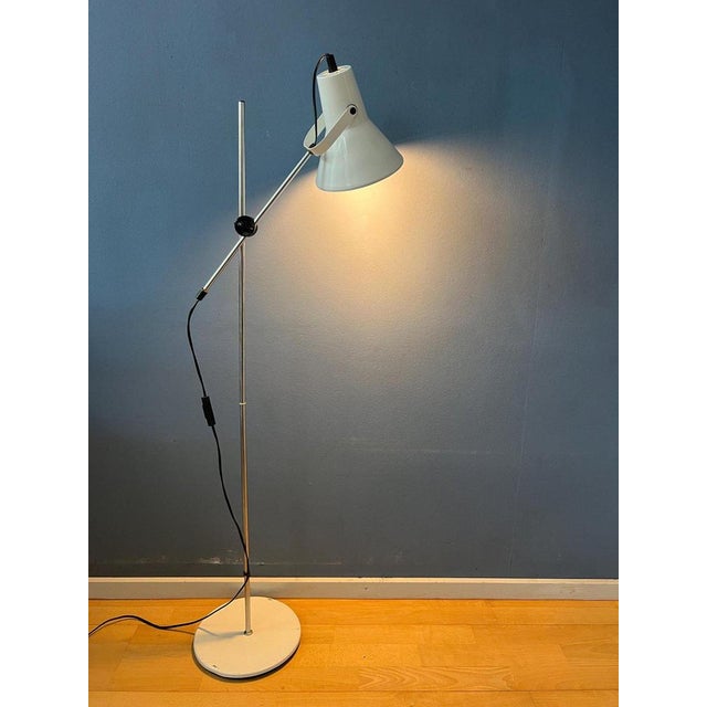 Adjustable mid century floor lamp with white/beige base and shade. The height of the arm can easily be adjusted, as well...