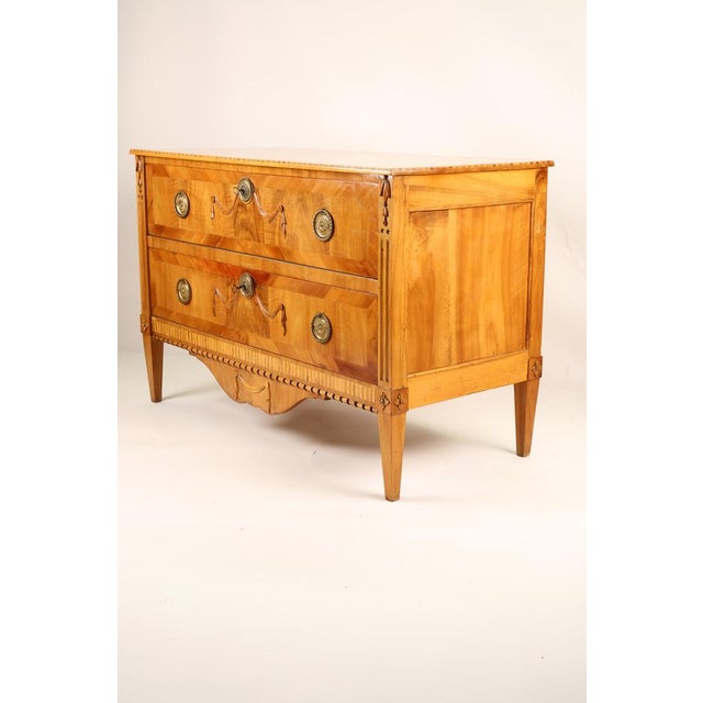 Early 19th Century Louis Seize Chest of Drawers in Walnut, 1800s For Sale - Image 5 of 11