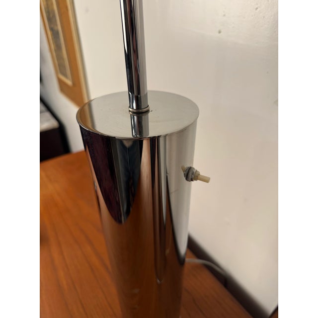 Chrome Pair of Vintage Chrome Nessen Table Lamps – Chrome Cylindrical Form For Sale - Image 8 of 9