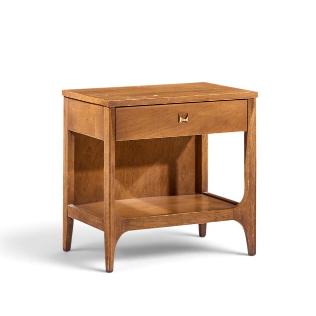 Broyhill Brasilia Mid Century Walnut and Brass Nightstands - Pair For Sale In Chicago - Image 6 of 11