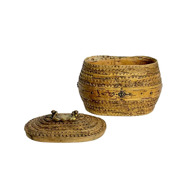 Brown Antique French Tramp Art Birch Box With Scalloped Edge For Sale - Image 8 of 17