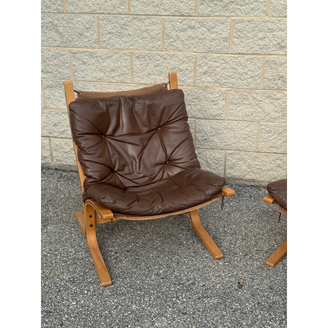 Late 20th Century Pair of 1970s Scandinavian Modern Bentwood & Brown Leather Lounge Chairs For Sale - Image 5 of 12