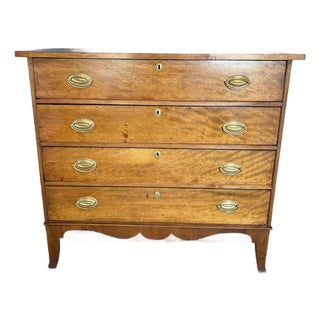Late 18th Century American Hepplewhite Chest of Drawers For Sale