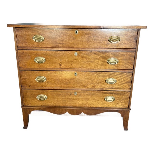 Late 18th Century American Hepplewhite Chest of Drawers For Sale