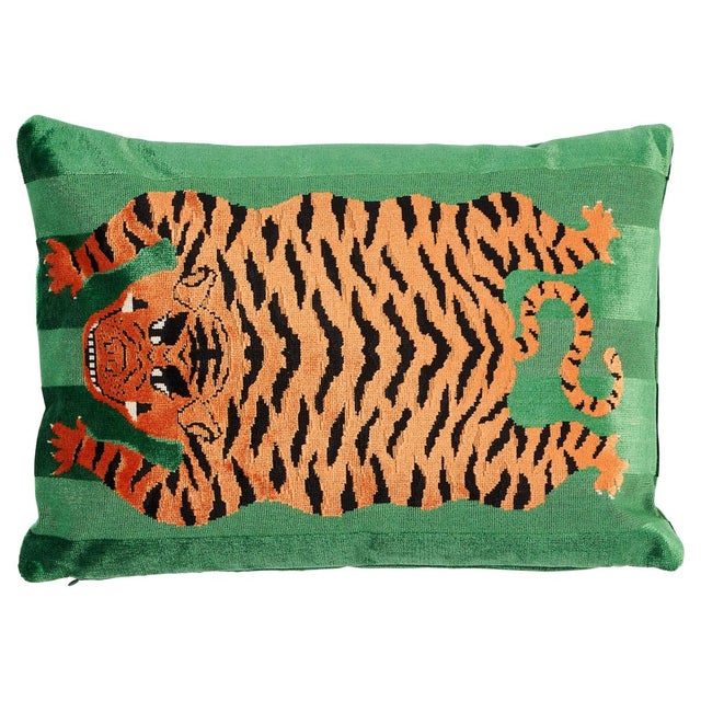 Abstract Schumacher x Johnson Hartig Jokhang Tiger Velvet 20" Lumbar Pillow in Green For Sale - Image 3 of 3