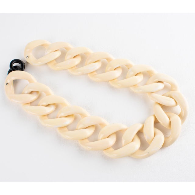 2000 - 2009 Angela Caputi Italy Choker Necklace Massive Cream-White Resin Chain For Sale - Image 5 of 10
