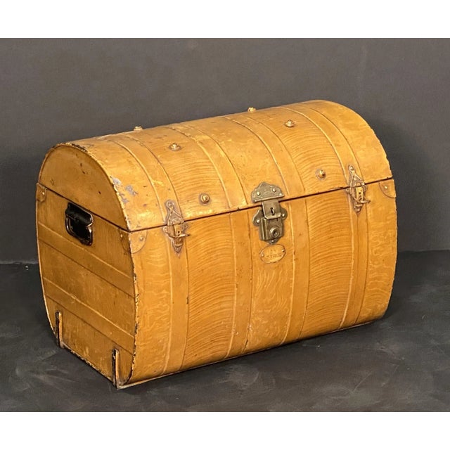 Mid 19th Century English Toleware Tin Trunk With Faux Wood Finish and Brass Accents For Sale - Image 4 of 12