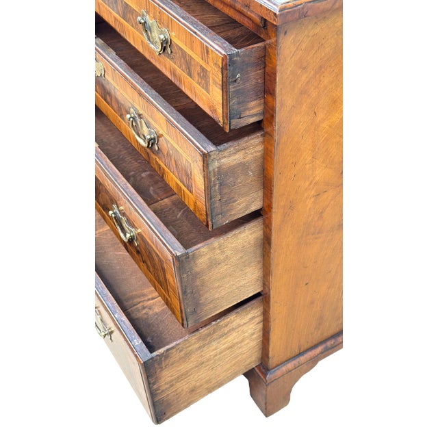 Small 18th Century Georgian Walnut Chest of Drawers, 1720 For Sale - Image 4 of 12