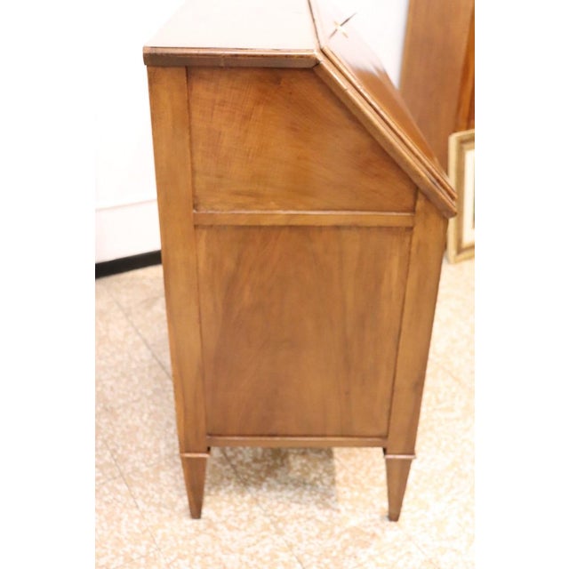 Brown Antique Chest of Drawers in Walnut, 1700s For Sale - Image 8 of 16