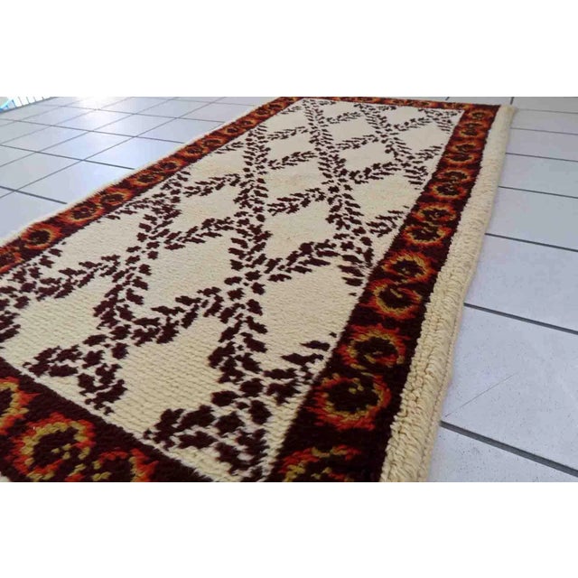 1960s Vintage French Savonnerie Rug For Sale In New York - Image 6 of 11