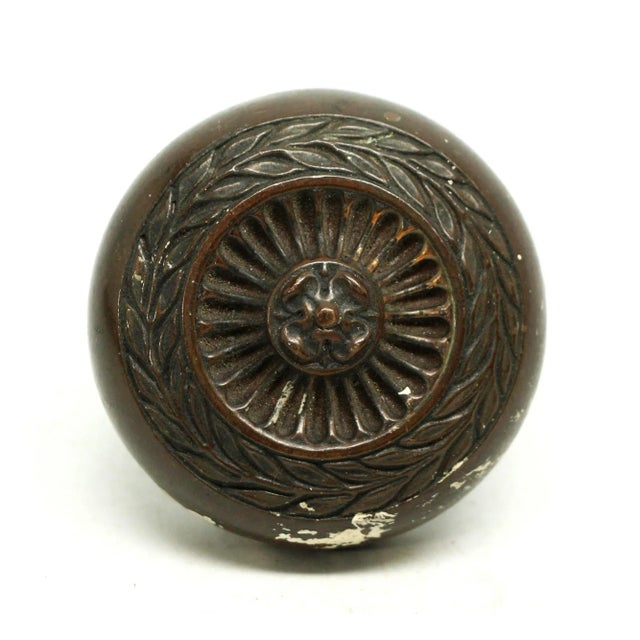 This concentric bronze door knob was made by Barrows in the 1920 catalog. It is part of the M-11510 Monarch group. Good...