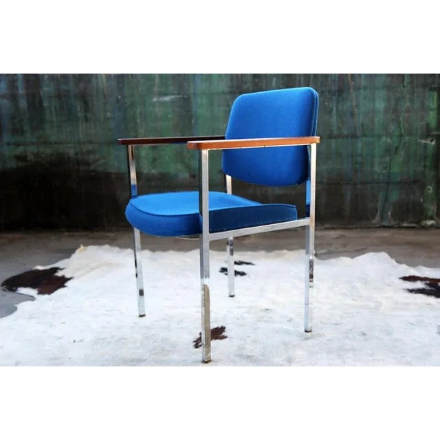 Knoll Mid Century Post Modern Royal Blue Chrome and Walnut Accent Chair in the Manner of Knoll For Sale - Image 4 of 10
