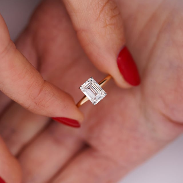 2020s Gia Cert 2.54 Carat E/Vs1 Lab Grown Diamond Two Tone Solitaire Engagement Ring For Sale - Image 5 of 9