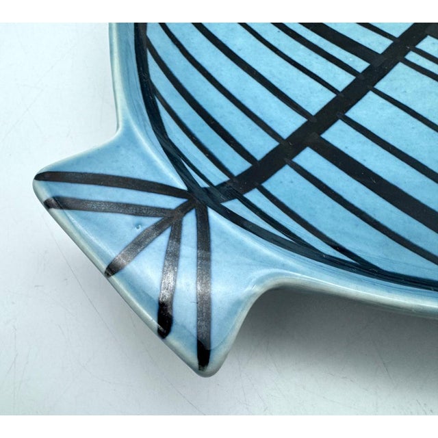 Mid-Century Modern 1960 Lisa Larson Stim Arita Ware Fish-Shaped Porcelain Plates- A Pair For Sale - Image 3 of 6